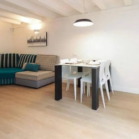 Beautiful And Location Apt Apartmán *